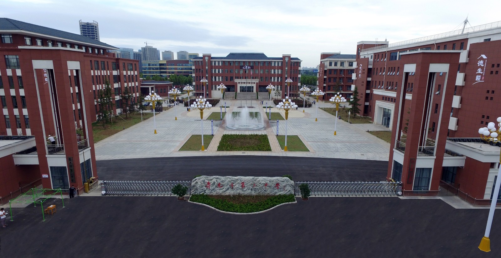 寿光市第二中学（新校带绿化）.JPG